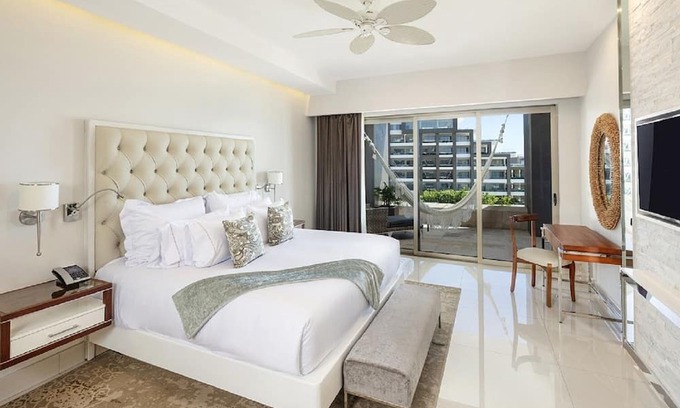 Cabo San Lucas Resort | Premier 3-Bedroom Oceanfront Residence – Garza Blanca Cabo