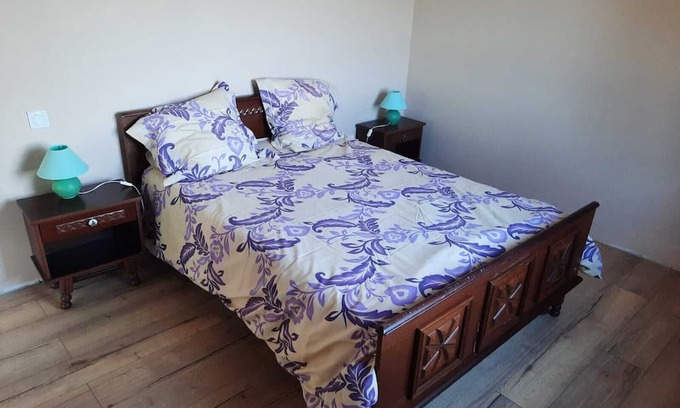 Campsas House | Spacious apartment in the heart of the vineyards 🖤 between Montauban and Toulouse