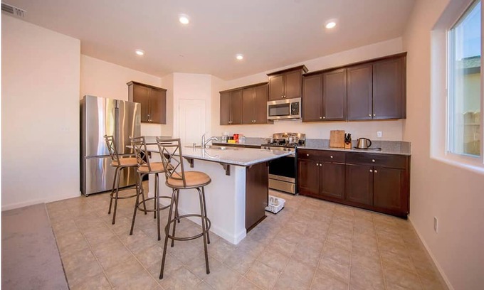 Merced House | Serene 6-bedroom house with AC in charming North Merced