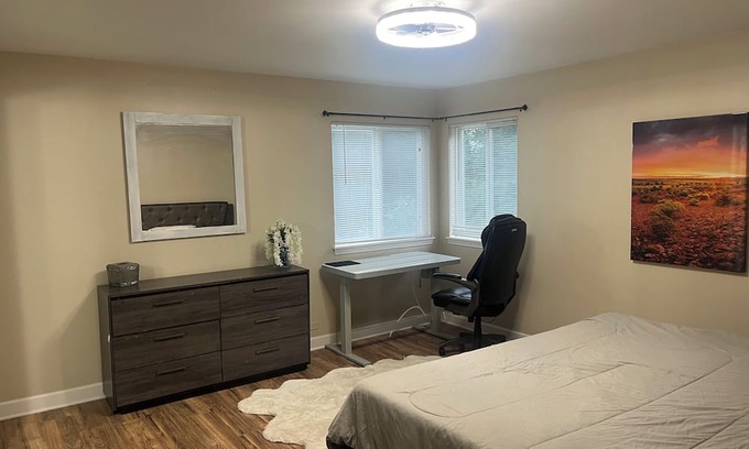 Lake in the Hills House | Charming 4-bedroom house with fitness room backyard and AC in Lake in the Hills