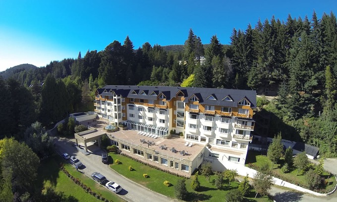 San Carlos de Bariloche Hotel | Relaxing Nahuel Huapi Room Close to Ski Slopes & Outdoor Adventures in Nature