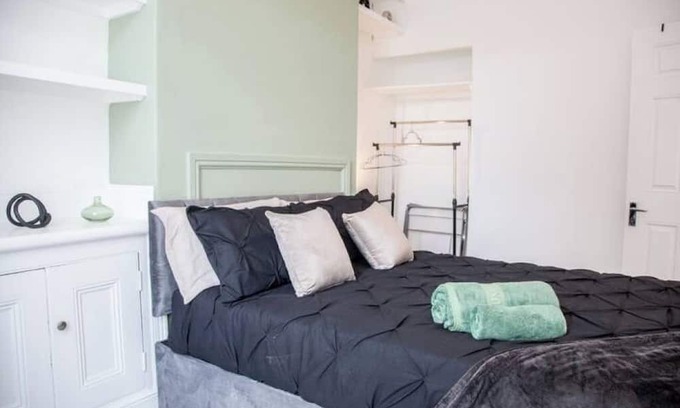 Rusholme House | Manchester 3BR House | Contractor | Hospital | Uni