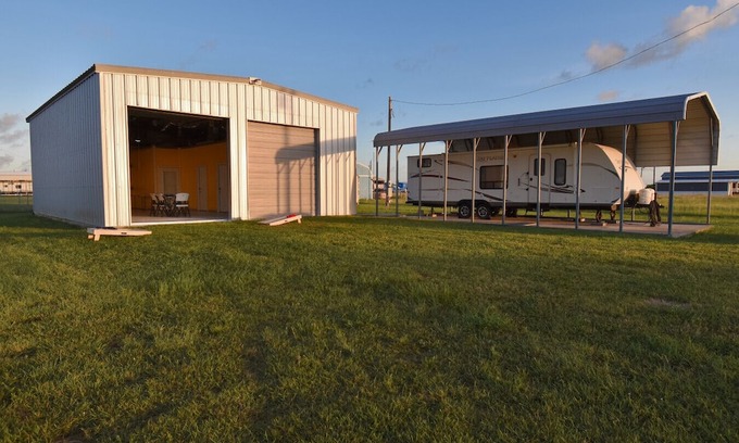 Palacios Apartment | Palacios Paradise, fishing, game room, rural