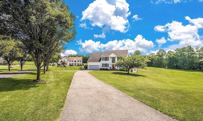 Dayton House | Luxury Family Group House near DC/Frederick/Baltimore w/Theatre, Game Room &Gym