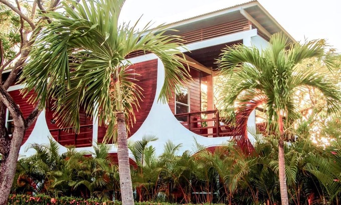 Crawfish Rock Hotel | 1 Bed in a Shared Room in Beta Hostel (1)