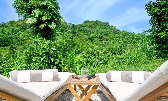 Furnias House | Luxury Meets Nature - Secluded Retreat, Jacuzzi, Tropical Garden, Mountain Views