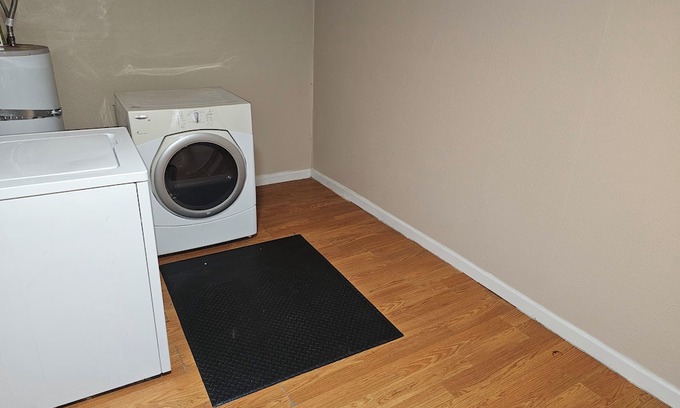 Silver Lake House | Wonderful 2-bedroom house in Everett