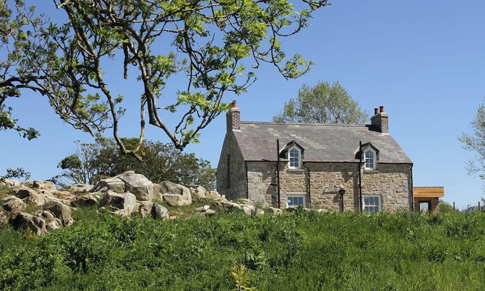 Newry House | Jackdaw Cottage, fully restored traditional Irish cottage