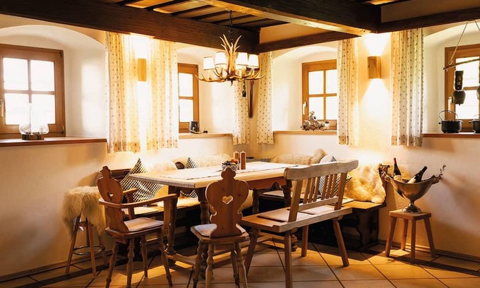 Wegscheid Apartment | Country estate with chalet character