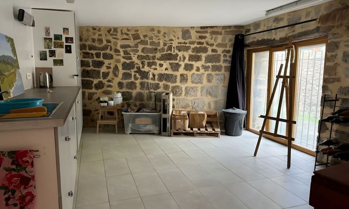 Villemagne-l'Argentiere House | Gîte de la riviere, beautiful village house (with artist studio)
