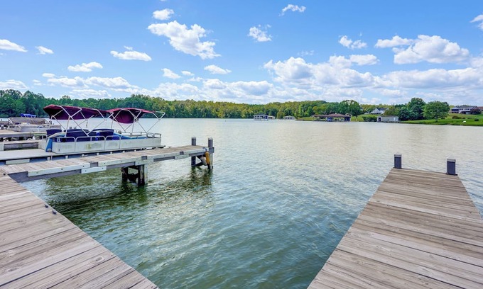 Livingston House | 5 Mi to Lake Anna State Park: Modern Family Home!