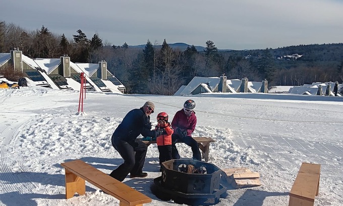 Plymouth Condo | SKI IN/OUT & w/Fireplace @ Tenney Mt, central to 4 Indypass Mts, Lakes, & more!