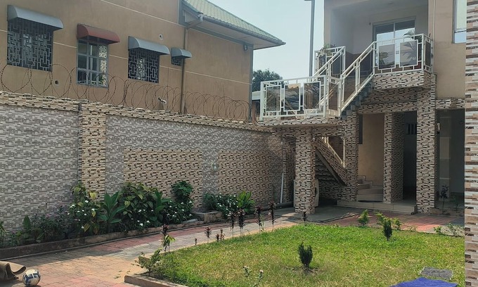 Limete House | Serene 5-Bedroom Apartment in Kinshasa's 10ème Rue Limete-Résidentiel