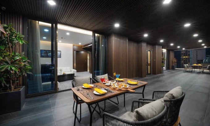 Ngu Hanh Son Apartment | Luxurious Suite with Ocean view