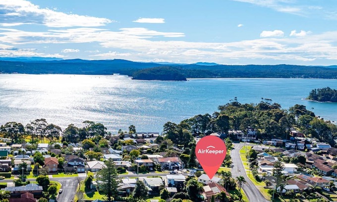 Batehaven House | Batehaven Coastal Home Near Corrigans Beach