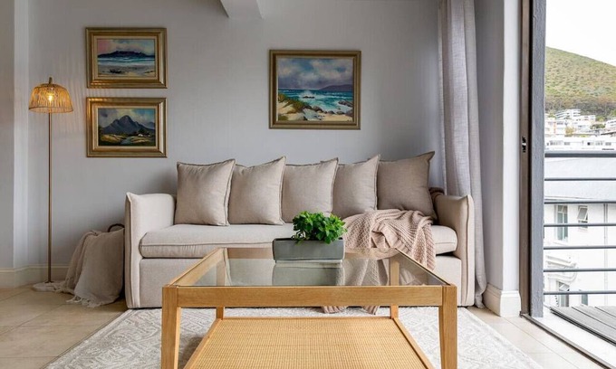 Observatory Apartment | Cozy Corner Apartment