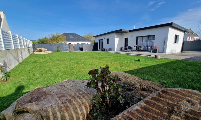 Ploudalmezeau House | defaultName