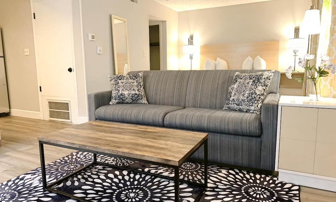 Springdale Apartment | New Furnished Studio | Flexible Stays | All-Inclusive