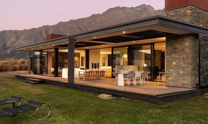 Kawarau Falls Resort | The Lake House in Jacks Point