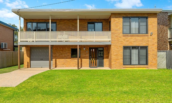 Berrara House | Sun and Sea ~ Radiant haven nestled in the coastal charm!