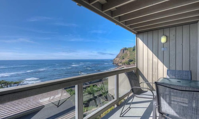 Otter Rock Apartment | Panoramic Oceanview Room w/King Bed + Kitchenette