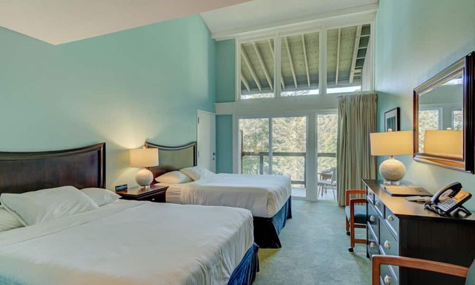 Otter Rock Apartment | Forest-View Room with 2 Queen Beds + Kitchenette