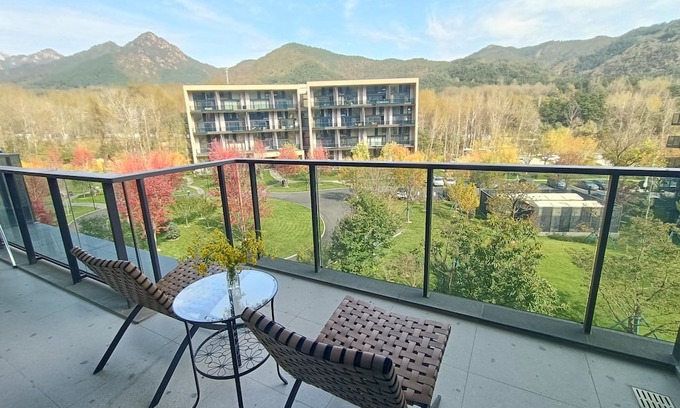 Chengde Apartment | 2-Bedroom Loft - Onsen, creek, playground (2-hour drive from Beijing)