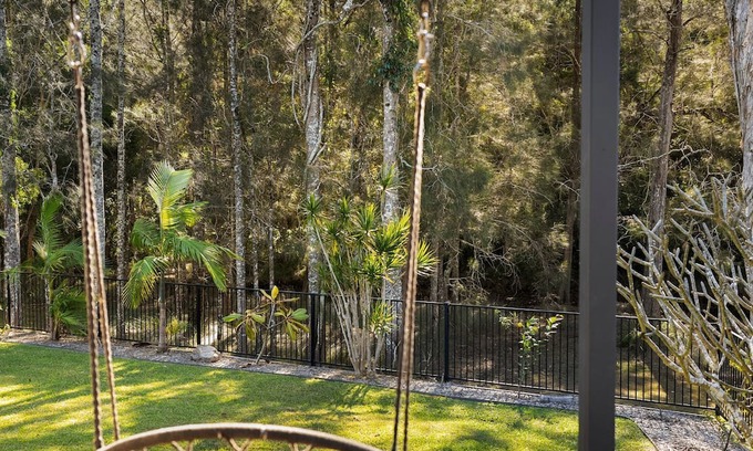 Hyland Park House | A Tranquil Bushland Escape Near the Beach