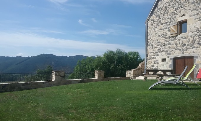 Rentieres House | Holiday Home 'Le Panorama' with Mountain View, Shared Terrace and Wi-Fi