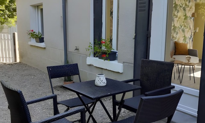 Gy-en-Sologne House | Holiday Home 'Pause Bucolique En Sologne' with Private Garden and Wi-Fi