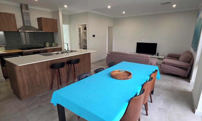 Yanchep House | Sandcastle by the Sea - footsteps to the beach!