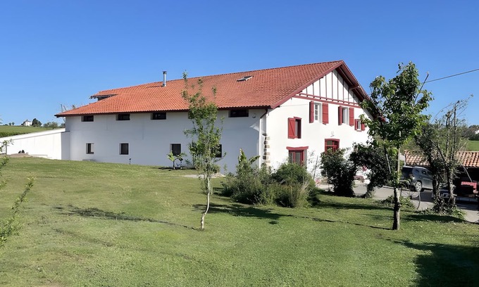 Beguios House | Gîte 'Gite Goitiaya' with Private Terrace, Wi-Fi and Air Conditioning