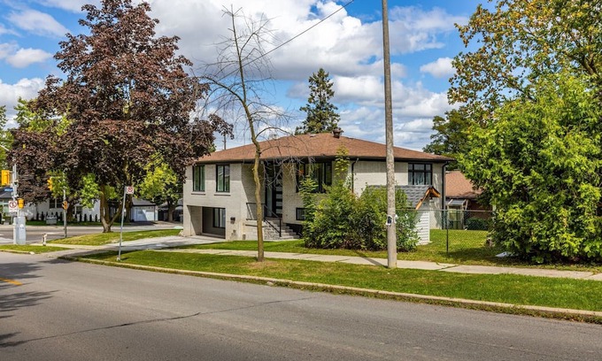 Newtonbrook House | Modern 3-Bedroom Escape + Free Parking