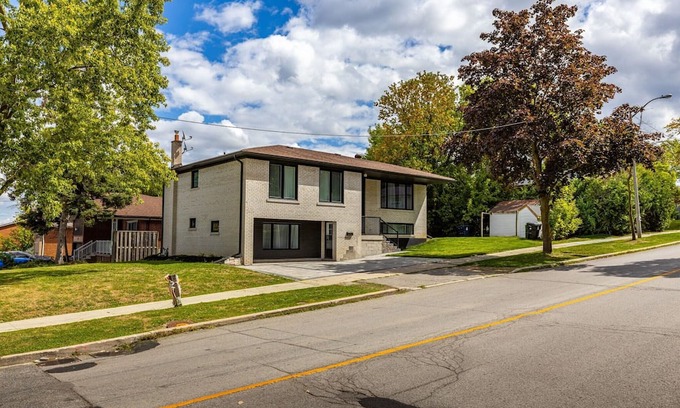 Newtonbrook House | Spacious 3-Bedroom Home + Free Parking
