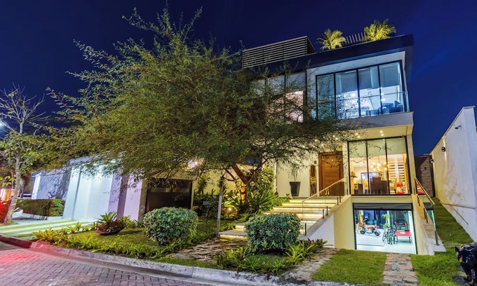 Recreio dos Bandeirantes House | 5 minutes from the beach High-end house with elevator and cinema room