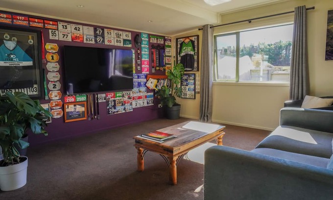 Lake Hawea Cottage | Cosy cottage in lake Hawea