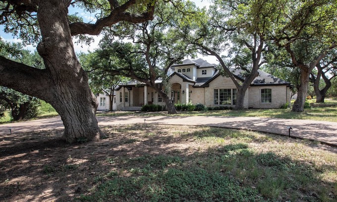 Austin House | Spacious 7-bedroom house at the junction of Austin, Driftwood & Dripping Springs