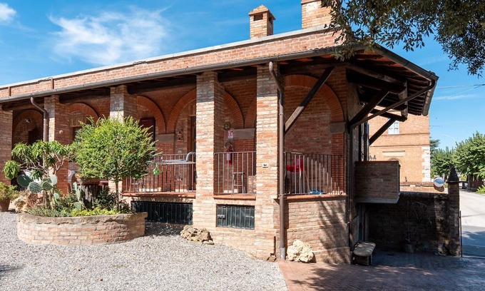 Acquaviva Apartment | Apartment 'Isidora' with Private Garden, Wi-Fi and Air Conditioning