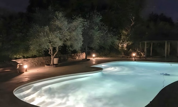 Le Val House | Mobile Home 'Kenya' with Shared Pool, Wi-Fi and Air Conditioning