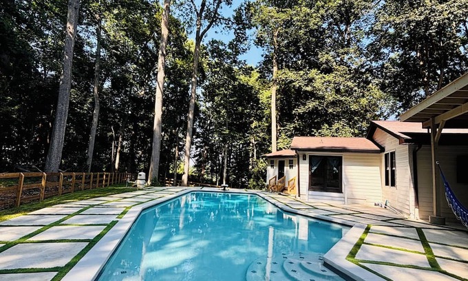 West Friendship House | The blissful house in Howard County with 3 bedrooms 3 bathrooms.