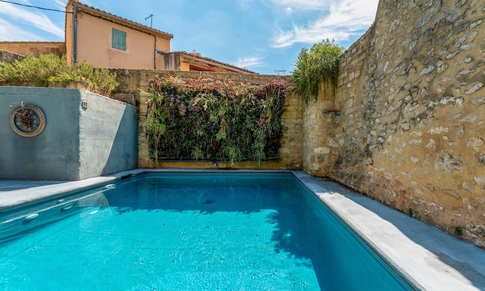 Collias Apartment | Room 'Chambre 11' with Shared Pool, Wi-Fi and Air Conditioning
