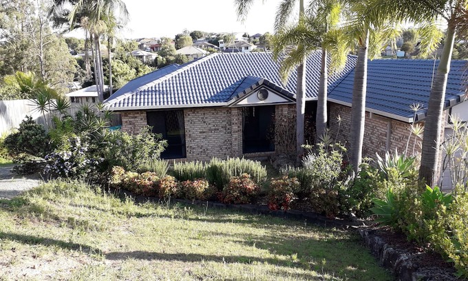 Collingwood Park Villa | 2 cozy single bedrooms, private bathroom, coffee breakfast, near shopping Malls