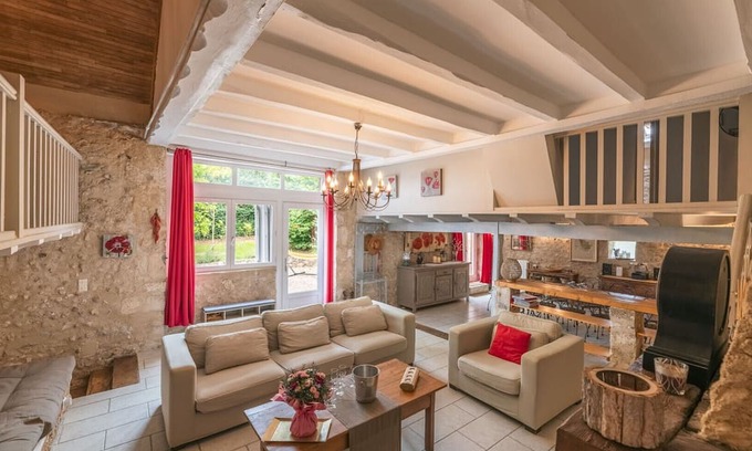 Limeyrat House | Charming House with Private Heated Pool/Enclosed Grounds