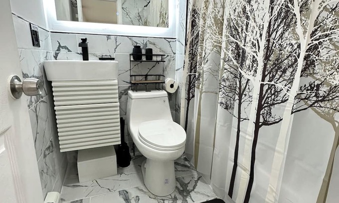 East Shore Apartment | 2BR on New Haven/East Haven Line, Near the Water and Tweed Airport