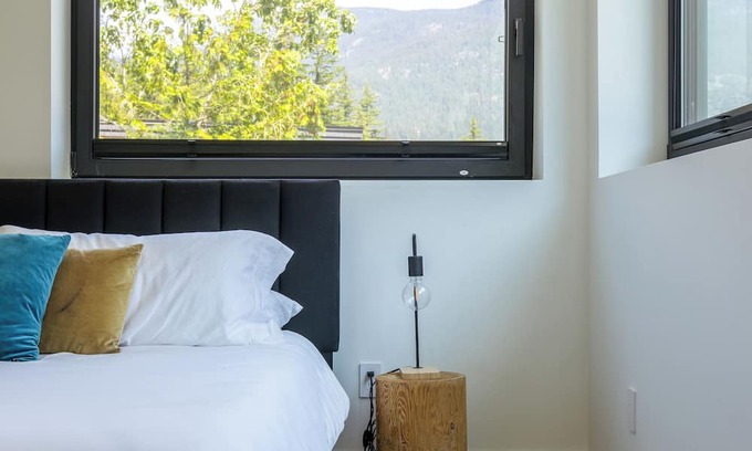 Pemberton House | Cozy One-bedroom suite in Pemberton - 30 mins from Whistler