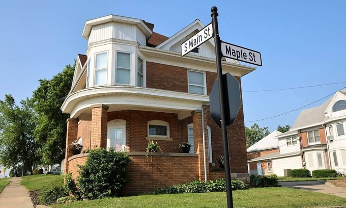 Maquoketa House | Riggs House Restored 1908 Home