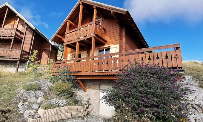 Reallon Ski Chalet | Chalet Needles - Beautiful recent chalet 8 beds in the heart of the resort of Réallon
