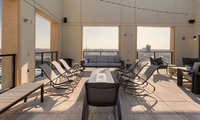Uptown Apartment | Landing at Platform 4611 - Studio in Uptown