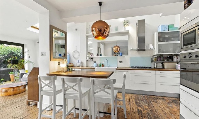 Richmond-upon-Thames House | Teddington Lock. Spacious Family Home