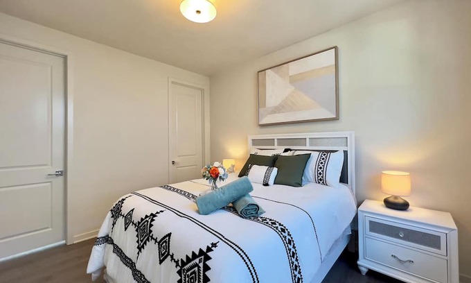 Alhambra House | Jie’s choice- City Lights Townhouse 15mins to DT